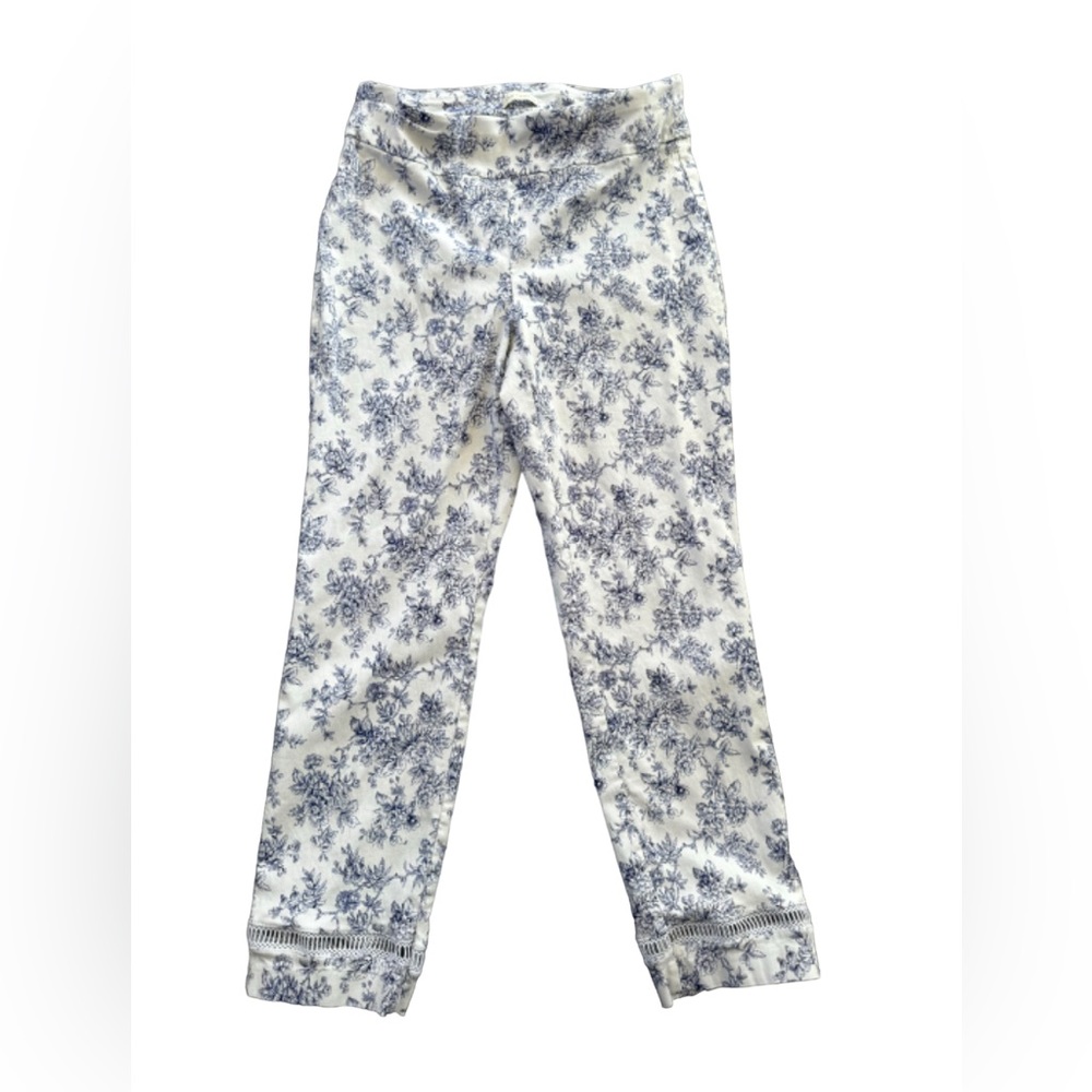 Van Heusen White and Blue Floral Capris